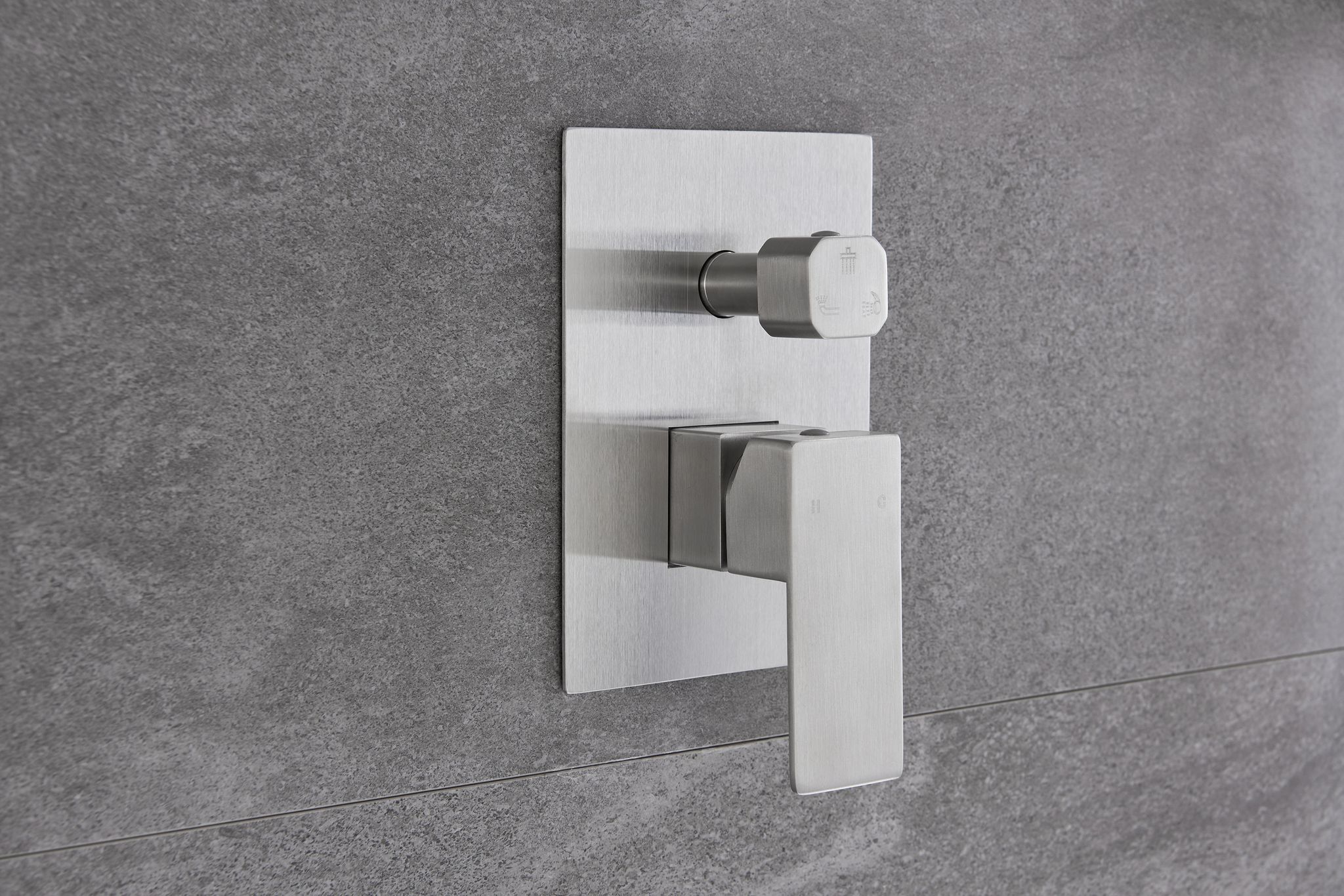 COLONNE DE DOUCHE ENCASTRABLE EN ACIER INOXYDABLE